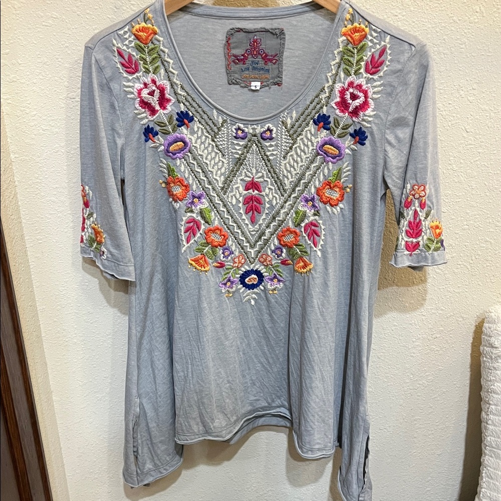 Johnny Was Light Gray Floral Embroidered Blouse
